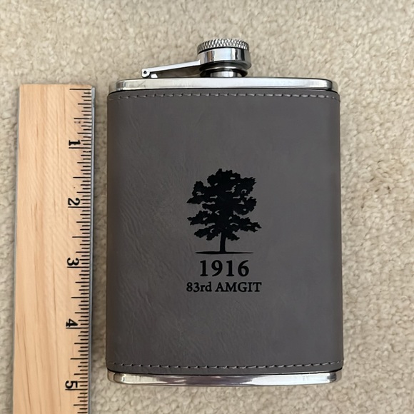 Woodway Golf Club Leatherette Flask New Canaan Connecticut - Picture 6 of 6